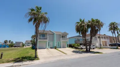 New 3BR Townhome, Heated Pool, Beach Steps SPI - image 16 of 180