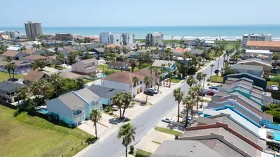 New 3BR Townhome, Heated Pool, Beach Steps SPI - image 151 of 180