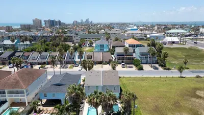 New 3BR Townhome, Heated Pool, Beach Steps SPI - image 169 of 180