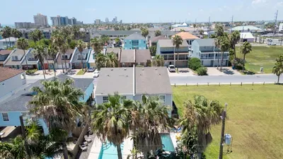 New 3BR Townhome, Heated Pool, Beach Steps SPI - image 172 of 180