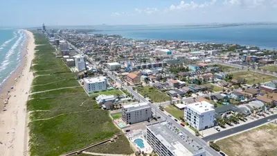 New 3BR Townhome, Heated Pool, Beach Steps SPI - image 164 of 180