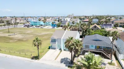 New 3BR Townhome, Heated Pool, Beach Steps SPI - image 141 of 180