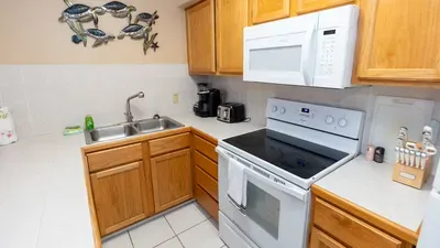 New 3BR Townhome, Heated Pool, Beach Steps SPI - image 47 of 180