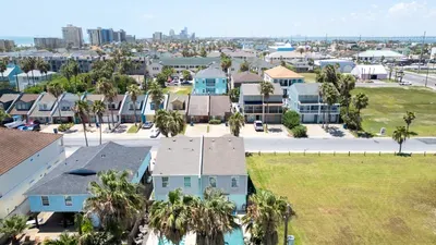 New 3BR Townhome, Heated Pool, Beach Steps SPI - image 170 of 180