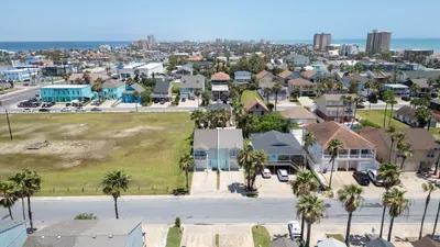 New 3BR Townhome, Heated Pool, Beach Steps SPI - image 150 of 180