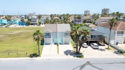 New 3BR Townhome, Heated Pool, Beach Steps SPI - image 144 of 180