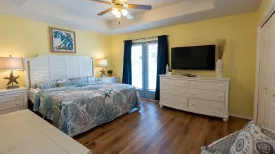 New 3BR Townhome, Heated Pool, Beach Steps SPI - image 61 of 180