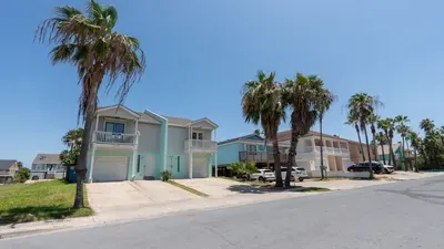 New 3BR Townhome, Heated Pool, Beach Steps SPI - image 14 of 180