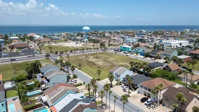 New 3BR Townhome, Heated Pool, Beach Steps SPI - image 153 of 180