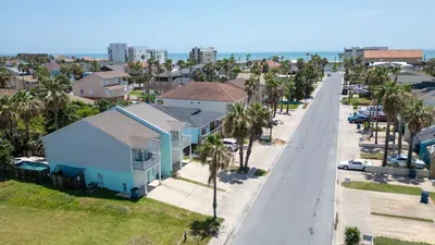 New 3BR Townhome, Heated Pool, Beach Steps SPI - image 145 of 180