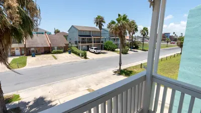 New 3BR Townhome, Heated Pool, Beach Steps SPI - image 77 of 180