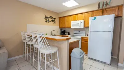 New 3BR Townhome, Heated Pool, Beach Steps SPI - image 39 of 180
