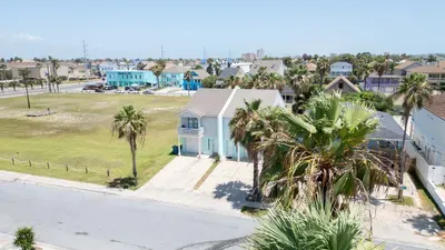 New 3BR Townhome, Heated Pool, Beach Steps SPI - image 143 of 180