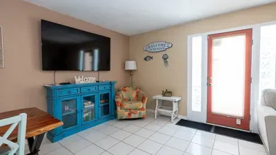 New 3BR Townhome, Heated Pool, Beach Steps SPI - image 34 of 180