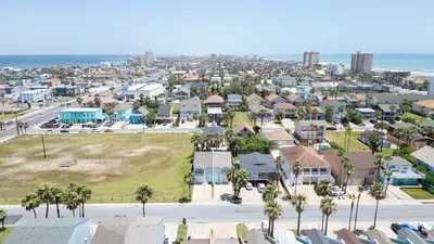 New 3BR Townhome, Heated Pool, Beach Steps SPI - image 156 of 180