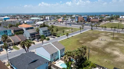New 3BR Townhome, Heated Pool, Beach Steps SPI - image 168 of 180