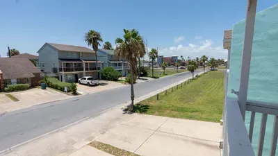 New 3BR Townhome, Heated Pool, Beach Steps SPI - image 83 of 180