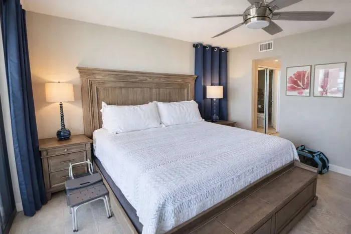 Modern Coastal Retreat | Comfy Bed | Walk to Beach | Fast WiFi | Smart TV | Free Parking