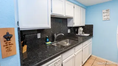 Sparky’s Pool House | Private 2 Levels | BBQ | SPI - image 49 of 123