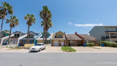 Sparky’s Pool House | Private 2 Levels | BBQ | SPI - image 18 of 123