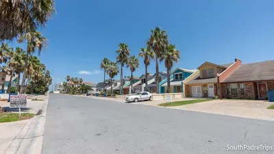 Sparky’s Pool House | Private 2 Levels | BBQ | SPI - image 20 of 123