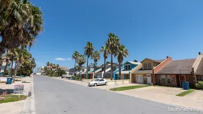 Sparky’s Pool House | Private 2 Levels | BBQ | SPI - image 14 of 123