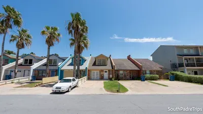 Sparky’s Pool House | Private 2 Levels | BBQ | SPI - image 21 of 123