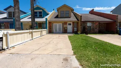 Sparky’s Pool House | Private 2 Levels | BBQ | SPI - image 17 of 123