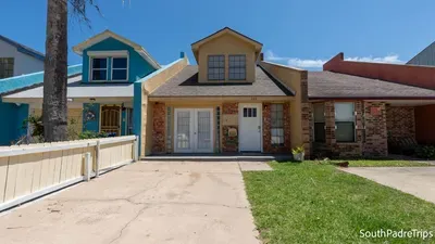 Sparky’s Pool House | Private 2 Levels | BBQ | SPI - image 15 of 123