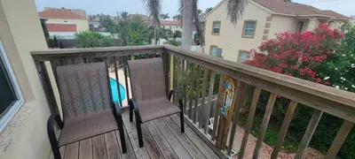 *Cozy 4 plex * Pool *Sleep Many *Super near Beach - image 21 of 97