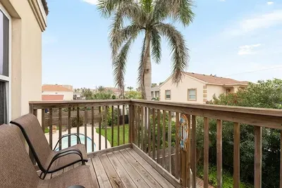 *Cozy 4 plex * Pool *Sleep Many *Super near Beach - image 12 of 97