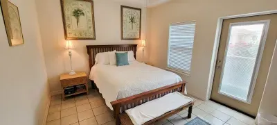 *Cozy 4 plex * Pool *Sleep Many *Super near Beach - image 14 of 97