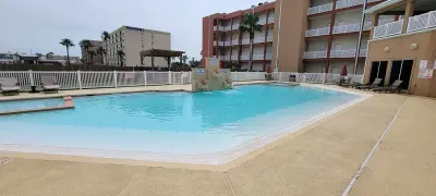 * Like New Killer Patio * Stunner close to Beach - image 75 of 80