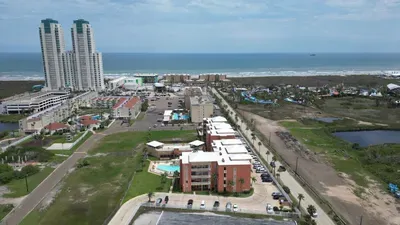 * Like New Killer Patio * Stunner close to Beach - image 35 of 80