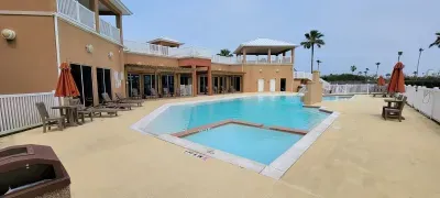 * Like New Killer Patio * Stunner close to Beach - image 79 of 80