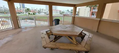 * Like New Killer Patio * Stunner close to Beach - image 17 of 80
