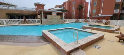 * Like New Killer Patio * Stunner close to Beach - image 54 of 80