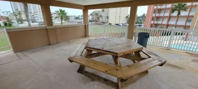 * Like New Killer Patio * Stunner close to Beach - image 25 of 80