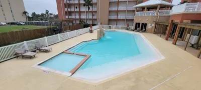 * Like New Killer Patio * Stunner close to Beach - image 55 of 80