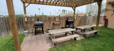 * Like New Killer Patio * Stunner close to Beach - image 44 of 80