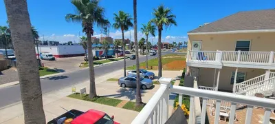 * Patio to Pool * Walk to Beach * Fresh Like New - image 29 of 45