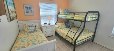* Patio to Pool * Walk to Beach * Fresh Like New - image 19 of 45