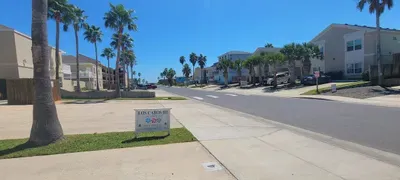 * Patio to Pool * Walk to Beach * Fresh Like New - image 31 of 45