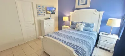 * Patio to Pool * Walk to Beach * Fresh Like New - image 16 of 45