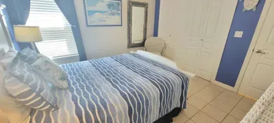 * Patio to Pool * Walk to Beach * Fresh Like New - image 17 of 45