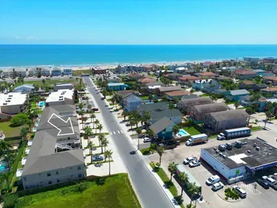 * Patio to Pool * Walk to Beach * Fresh Like New - image 40 of 45