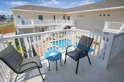 * Patio to Pool * Walk to Beach * Fresh Like New - image 8 of 45