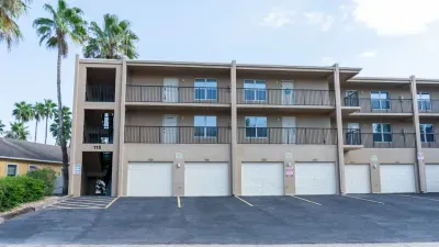 Steps to Beach 2BR, Heated Pool, Hot Tub, SPI - image 77 of 87