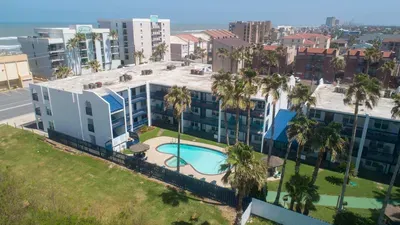 * Comfy Inside * Updated * Beach 50 yards away - image 100 of 103