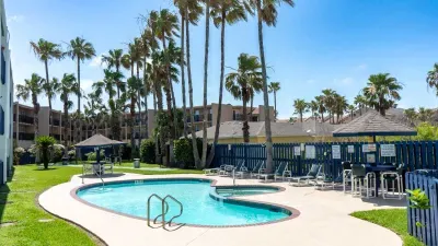 * Comfy Inside * Updated * Beach 50 yards away - image 88 of 103